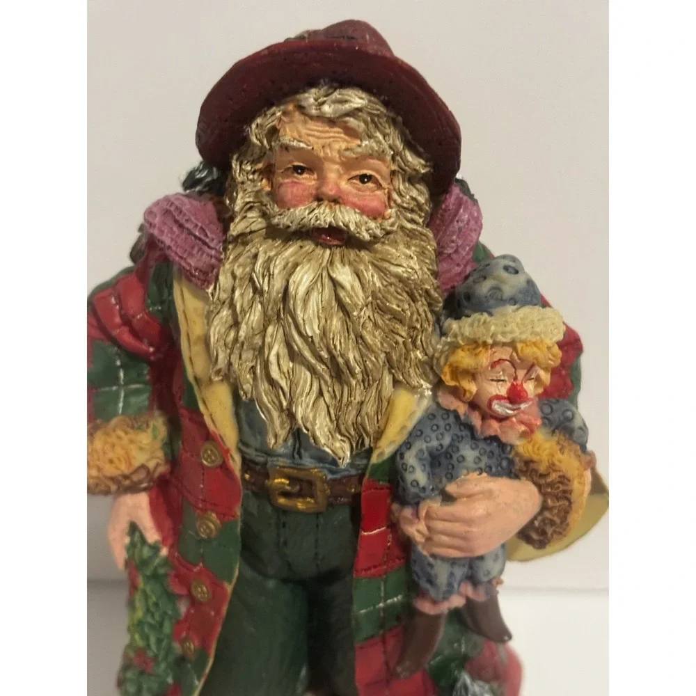 Yuletide Traditions Resin Santa Claus Figurine Patchwork 8